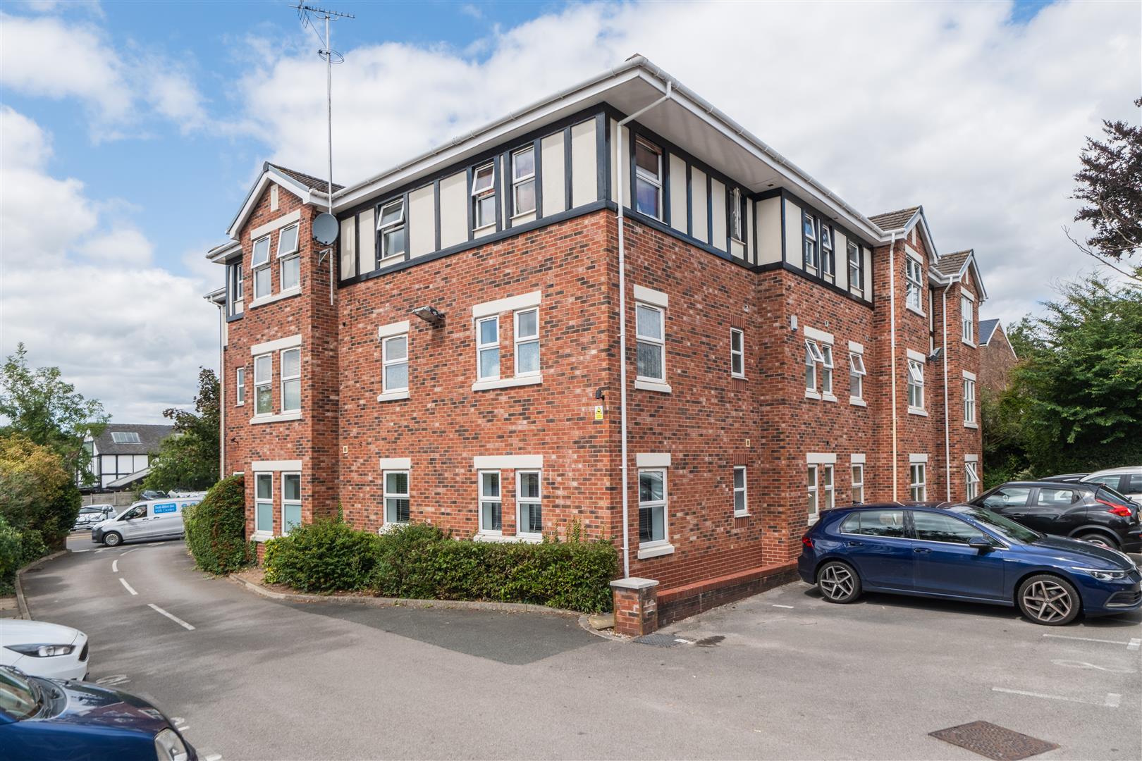 2 bedroom Flat for Sale in Northwich